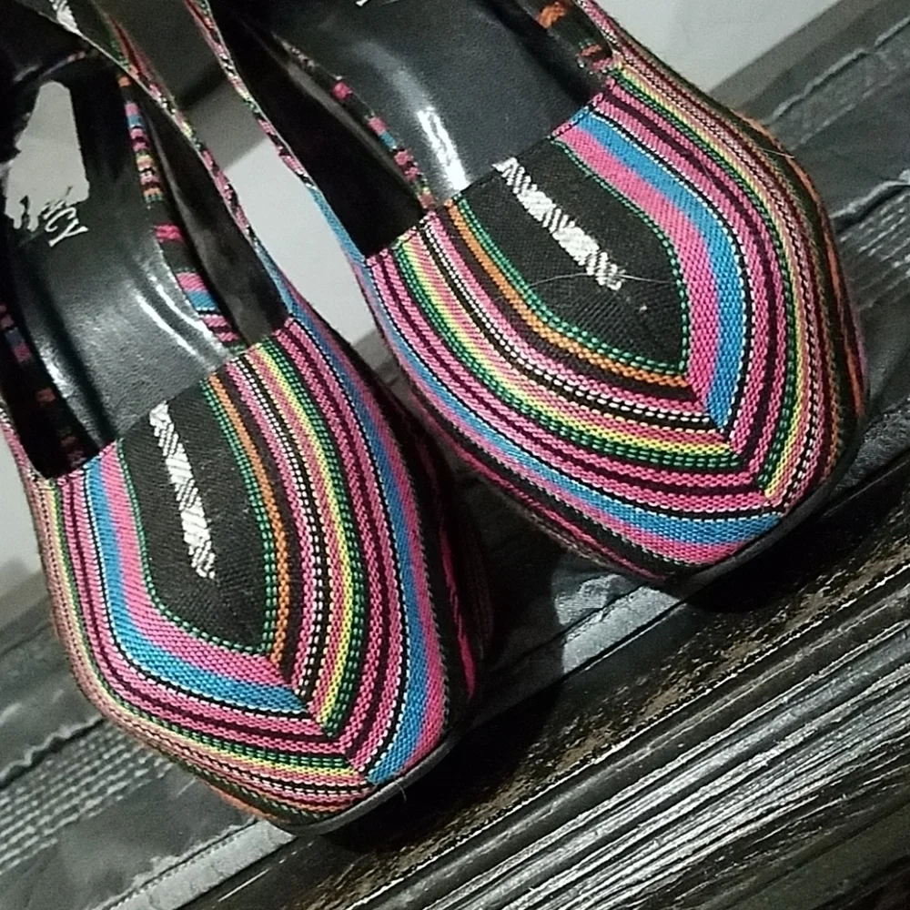 VINTAGE SERAPE MULTI COLOR PLATFORM PUMPS Y2K RETRO CHICANA ARTISAN SIZE 8 RETRO